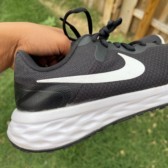 Size 8.5 - Men’s Nike Revolution 6 Next Nature Black White / DC3728-003 - Picture 2 of 8